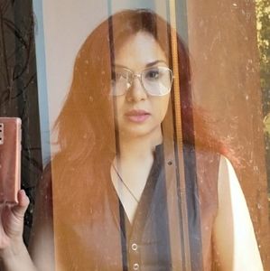 Meet your Posher, Leila